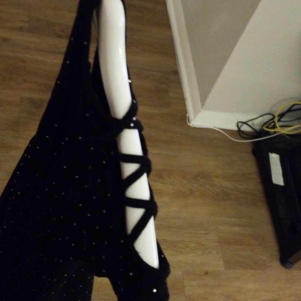 Top - Picture 2 of 2